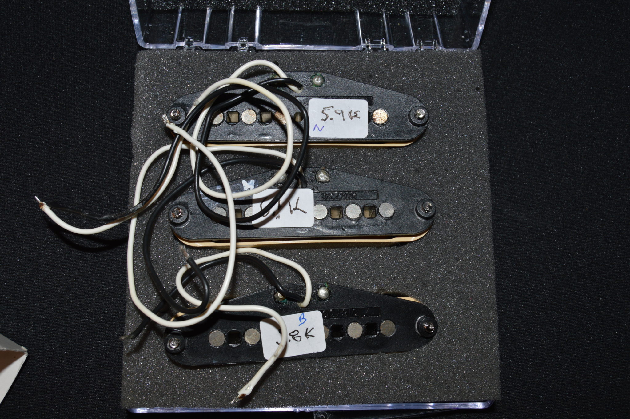 Identify Fender Stratocaster Single Coil Pickups - Stratocaster Design